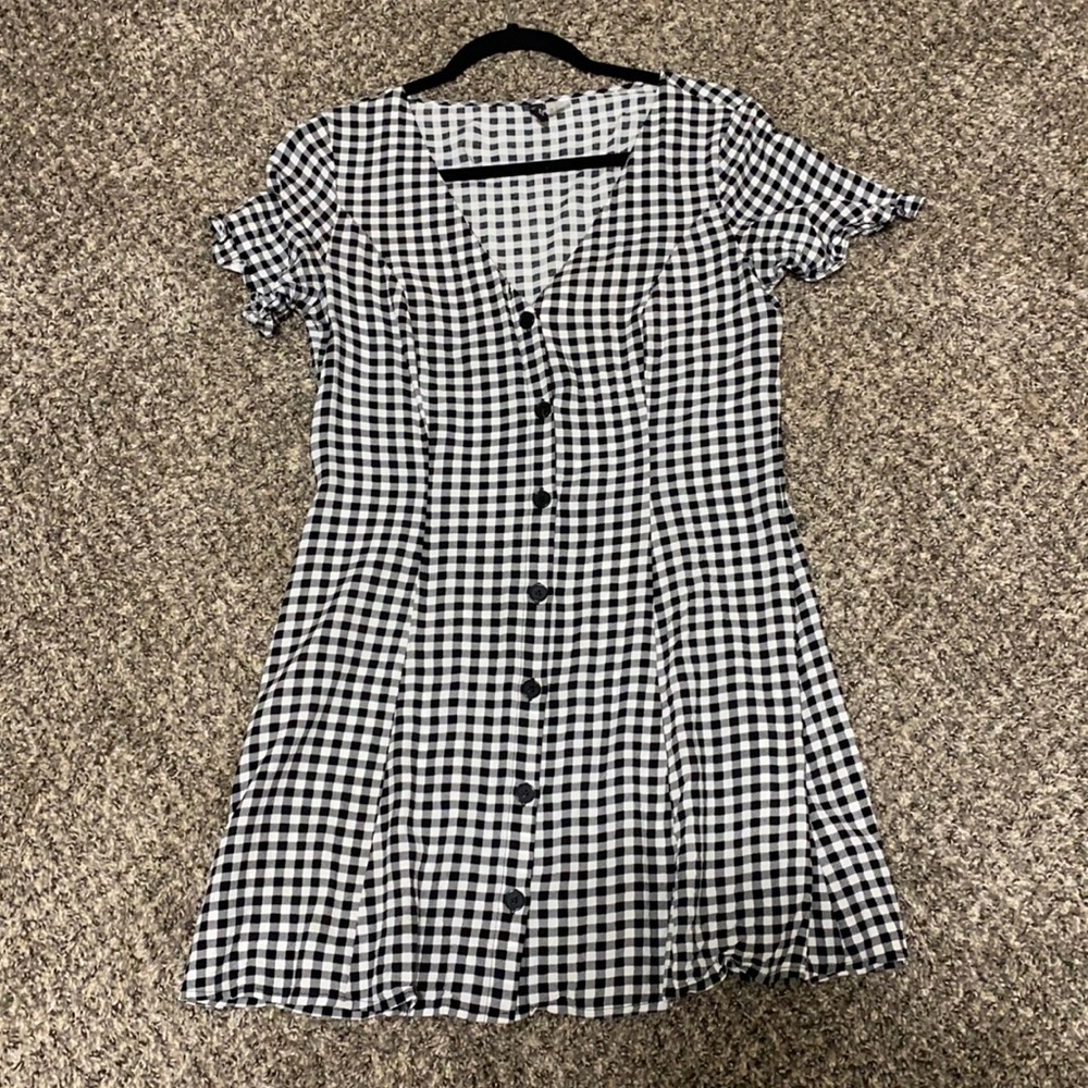 Divided Size 8-10 black and white button dress